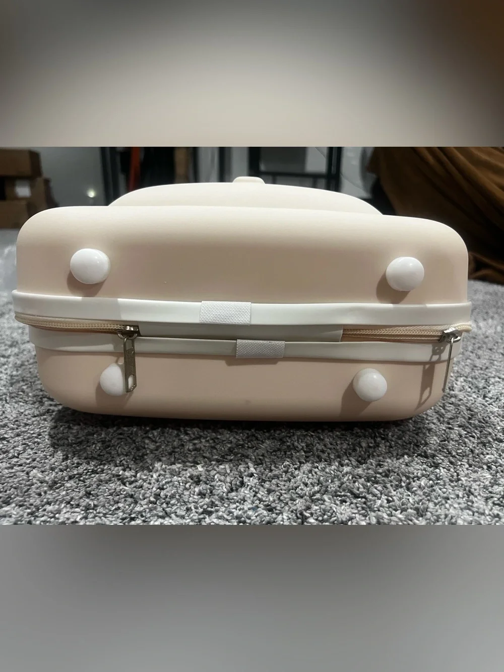 Hello Kitty Molded Hardshell Cosmetic & Travel Case – Cream/Off-White – NWOT 🎀💗